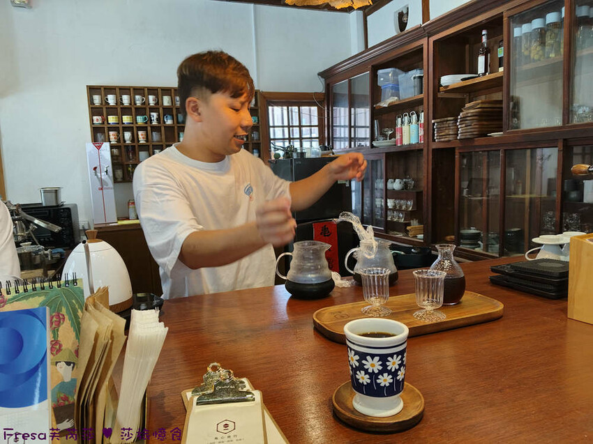 高雄市六龜區高雄旅遊│客庄山城趣│騎乘電輔車逛新威森林公園.六龜傳統辦桌菜+老街巡禮+檨仔腳DIY窯烤麵包.入住寶來