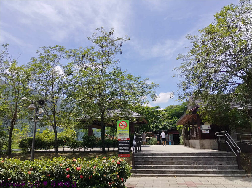 高雄市六龜區高雄旅遊│客庄山城趣│騎乘電輔車逛新威森林公園.六龜傳統辦桌菜+老街巡禮+檨仔腳DIY窯烤麵包.入住寶來