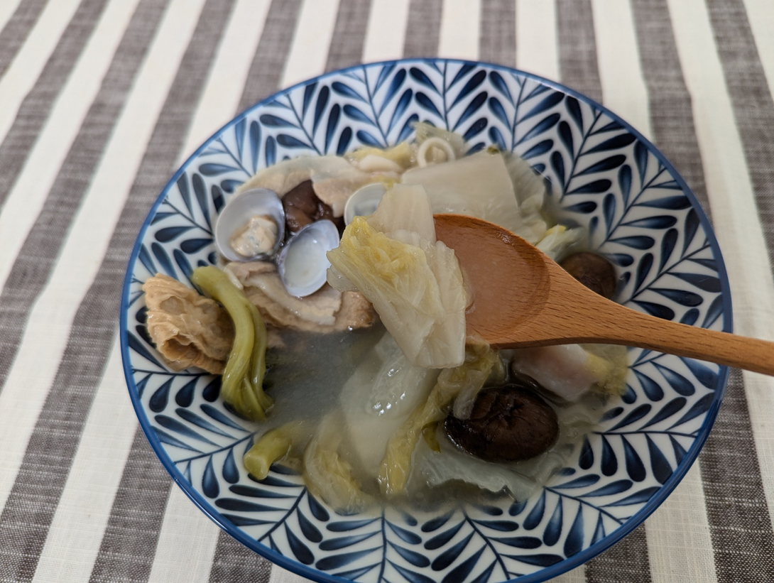 火鍋湯底推薦～冷冷的天配上村子口的酸白菜火鍋，心也暖暖的~