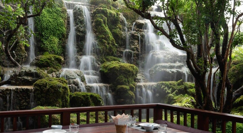 TOP10北碧府美食清單：河畔餐廳、小馬爾地夫咖啡廳、泡腳浮誇餐廳、正宗泰北菜都有！