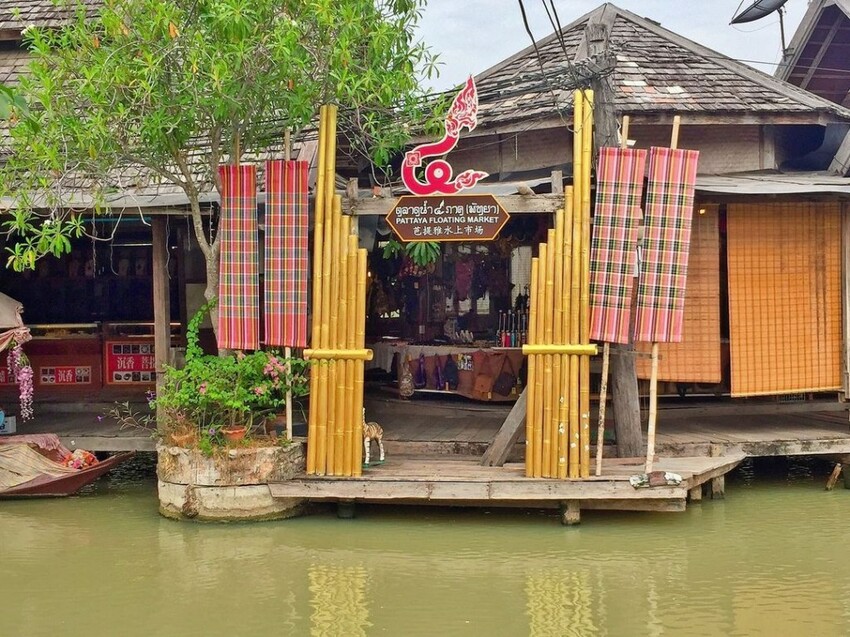 TOP8芭達雅必去景點推薦:水上市集、寺廟全都有,包車輕鬆玩全島!