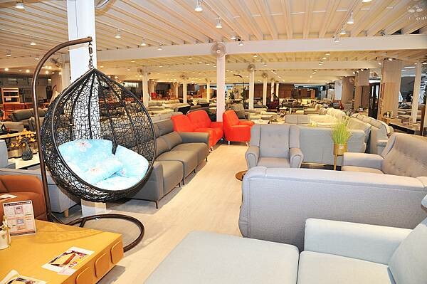 中友家具,台中家具推薦,擁有全台最大3000坪展示空間!品項