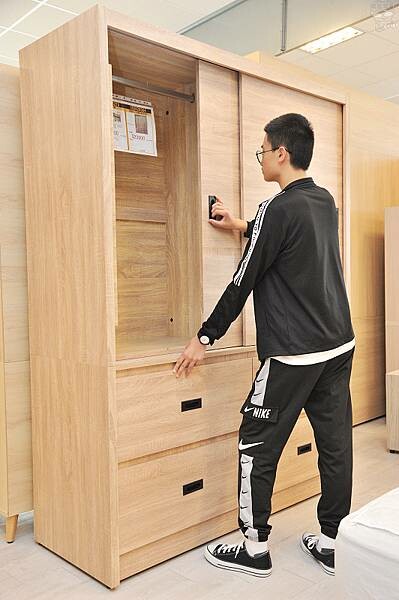 中友家具,台中家具推薦,擁有全台最大3000坪展示空間!品項