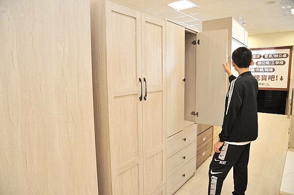 中友家具,台中家具推薦,擁有全台最大3000坪展示空間!品項