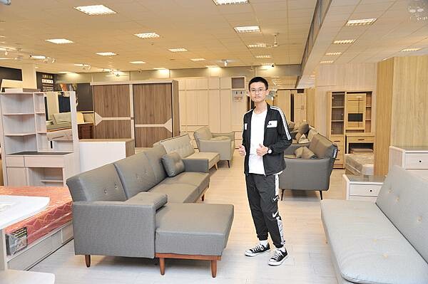 中友家具,台中家具推薦,擁有全台最大3000坪展示空間!品項