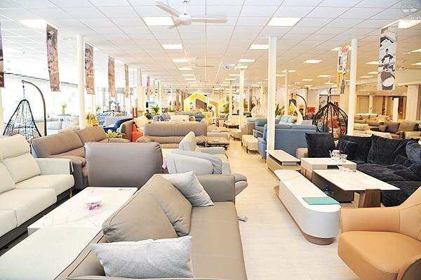 中友家具,台中家具推薦,擁有全台最大3000坪展示空間!品項