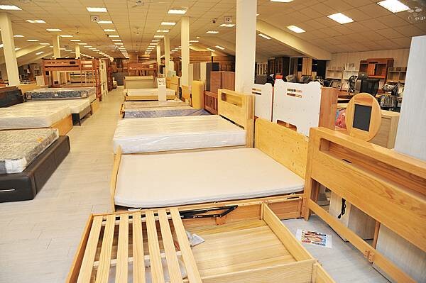 中友家具,台中家具推薦,擁有全台最大3000坪展示空間!品項