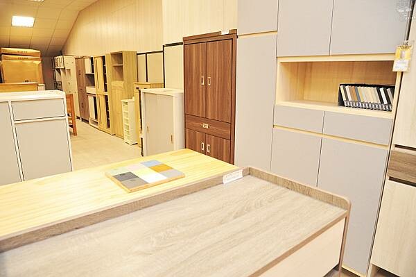 中友家具,台中家具推薦,擁有全台最大3000坪展示空間!品項