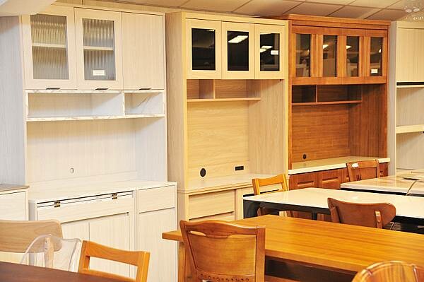 中友家具,台中家具推薦,擁有全台最大3000坪展示空間!品項