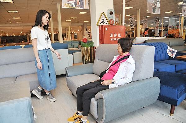 中友家具,台中家具推薦,擁有全台最大3000坪展示空間!品項