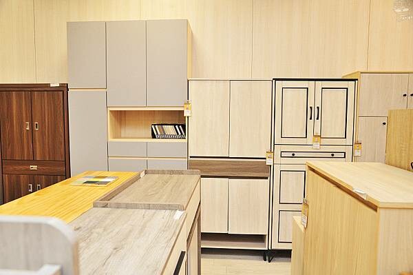 中友家具,台中家具推薦,擁有全台最大3000坪展示空間!品項