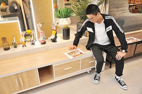 中友家具,台中家具推薦,擁有全台最大3000坪展示空間!品項