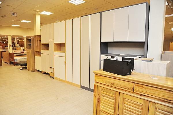 中友家具,台中家具推薦,擁有全台最大3000坪展示空間!品項