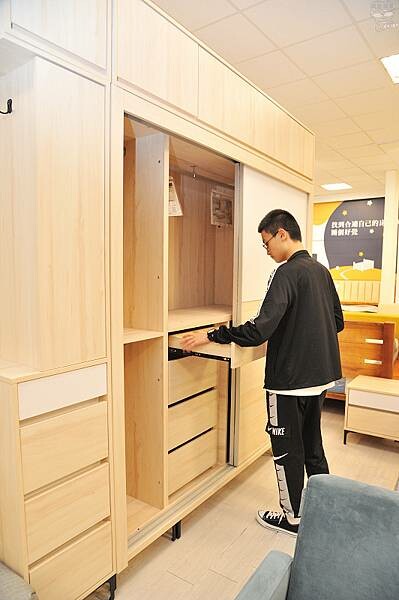 中友家具,台中家具推薦,擁有全台最大3000坪展示空間!品項