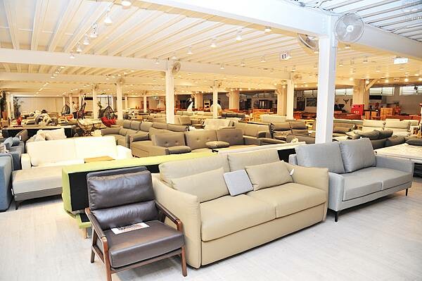 中友家具,台中家具推薦,擁有全台最大3000坪展示空間!品項