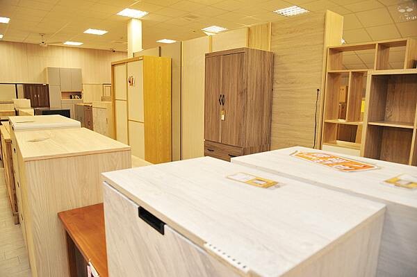 中友家具,台中家具推薦,擁有全台最大3000坪展示空間!品項