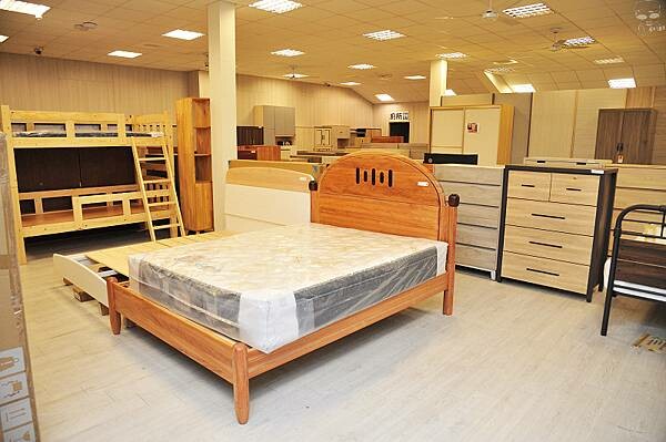 中友家具,台中家具推薦,擁有全台最大3000坪展示空間!品項