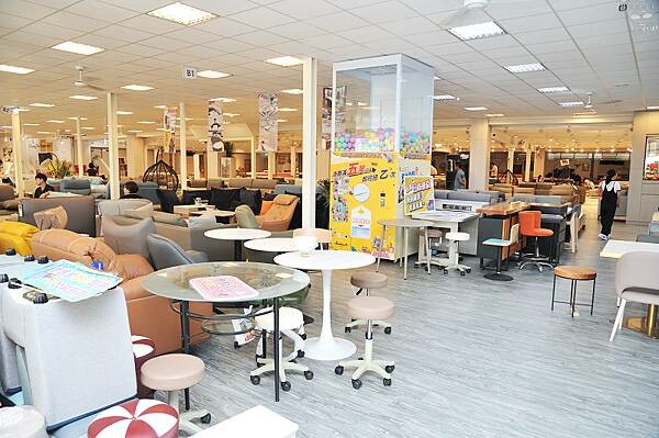 中友家具,台中家具推薦,擁有全台最大3000坪展示空間!品項