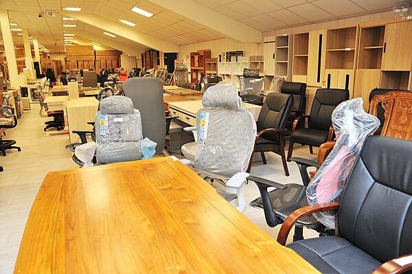 中友家具,台中家具推薦,擁有全台最大3000坪展示空間!品項