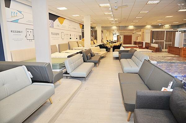 中友家具,台中家具推薦,擁有全台最大3000坪展示空間!品項