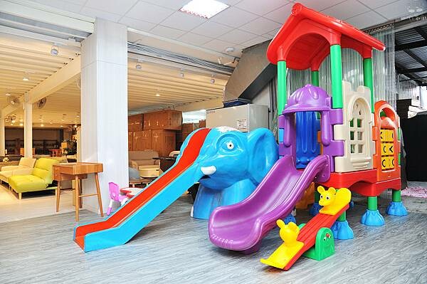 中友家具,台中家具推薦,擁有全台最大3000坪展示空間!品項