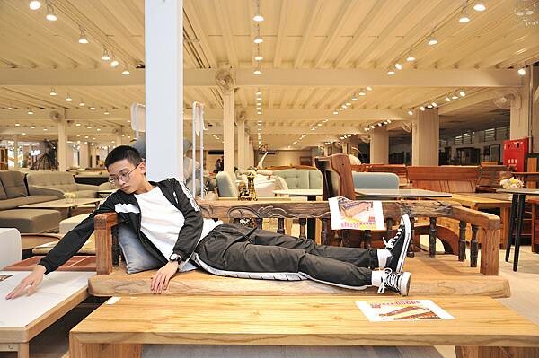 中友家具,台中家具推薦,擁有全台最大3000坪展示空間!品項