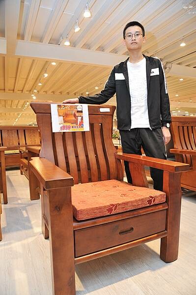 中友家具,台中家具推薦,擁有全台最大3000坪展示空間!品項