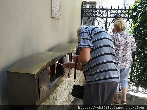 徒步走逛布加勒斯特老城區/好多漂亮又有故事的歷史建物與東正教 徒步走逛布加勒斯特老城區/好多漂亮又有故事的歷史建物與東正教