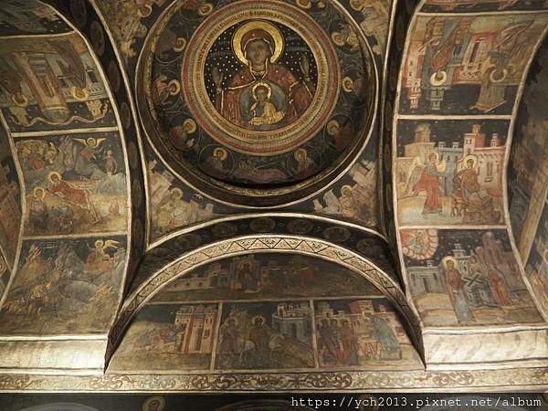 徒步走逛布加勒斯特老城區/好多漂亮又有故事的歷史建物與東正教 徒步走逛布加勒斯特老城區/好多漂亮又有故事的歷史建物與東正教