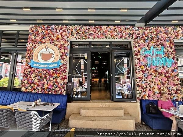 徒步走逛布加勒斯特老城區/好多漂亮又有故事的歷史建物與東正教 徒步走逛布加勒斯特老城區/好多漂亮又有故事的歷史建物與東正教