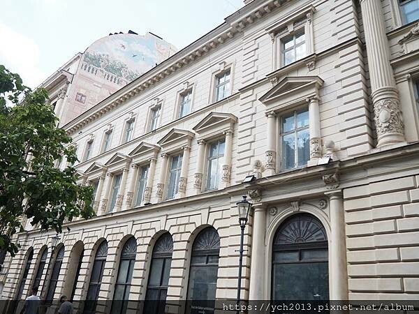 徒步走逛布加勒斯特老城區/好多漂亮又有故事的歷史建物與東正教 徒步走逛布加勒斯特老城區/好多漂亮又有故事的歷史建物與東正教