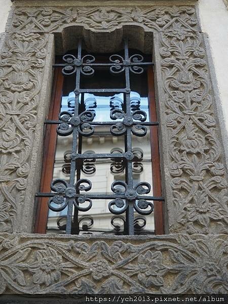 徒步走逛布加勒斯特老城區/好多漂亮又有故事的歷史建物與東正教 徒步走逛布加勒斯特老城區/好多漂亮又有故事的歷史建物與東正教