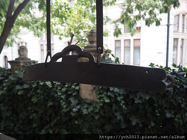 徒步走逛布加勒斯特老城區/好多漂亮又有故事的歷史建物與東正教 徒步走逛布加勒斯特老城區/好多漂亮又有故事的歷史建物與東正教