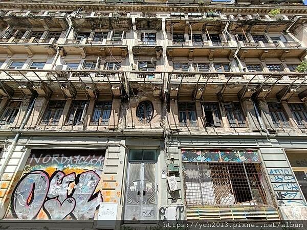 徒步走逛布加勒斯特老城區/好多漂亮又有故事的歷史建物與東正教 徒步走逛布加勒斯特老城區/好多漂亮又有故事的歷史建物與東正教