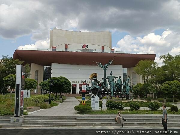 徒步走逛布加勒斯特老城區/好多漂亮又有故事的歷史建物與東正教 徒步走逛布加勒斯特老城區/好多漂亮又有故事的歷史建物與東正教