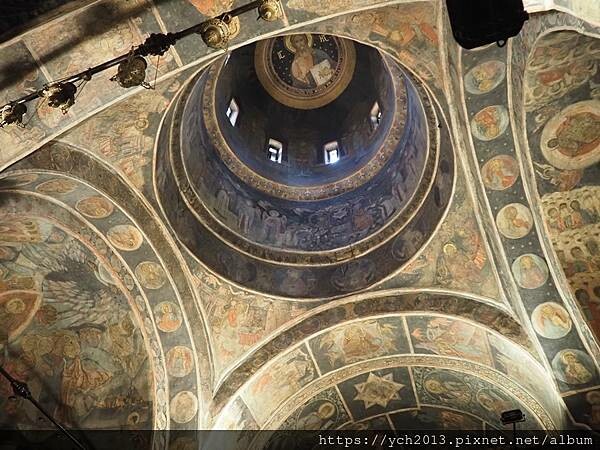 徒步走逛布加勒斯特老城區/好多漂亮又有故事的歷史建物與東正教 徒步走逛布加勒斯特老城區/好多漂亮又有故事的歷史建物與東正教