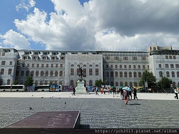 徒步走逛布加勒斯特老城區/好多漂亮又有故事的歷史建物與東正教 徒步走逛布加勒斯特老城區/好多漂亮又有故事的歷史建物與東正教