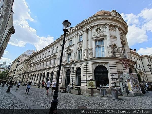 徒步走逛布加勒斯特老城區/好多漂亮又有故事的歷史建物與東正教 徒步走逛布加勒斯特老城區/好多漂亮又有故事的歷史建物與東正教