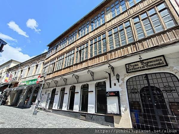 徒步走逛布加勒斯特老城區/好多漂亮又有故事的歷史建物與東正教 徒步走逛布加勒斯特老城區/好多漂亮又有故事的歷史建物與東正教