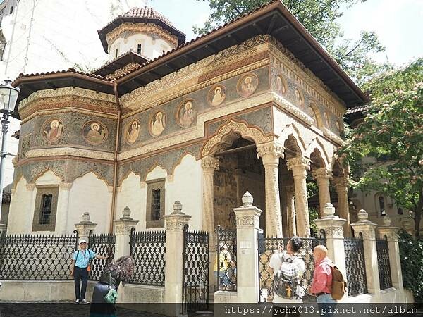 徒步走逛布加勒斯特老城區/好多漂亮又有故事的歷史建物與東正教 徒步走逛布加勒斯特老城區/好多漂亮又有故事的歷史建物與東正教