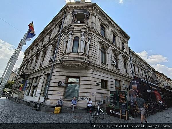 徒步走逛布加勒斯特老城區/好多漂亮又有故事的歷史建物與東正教 徒步走逛布加勒斯特老城區/好多漂亮又有故事的歷史建物與東正教