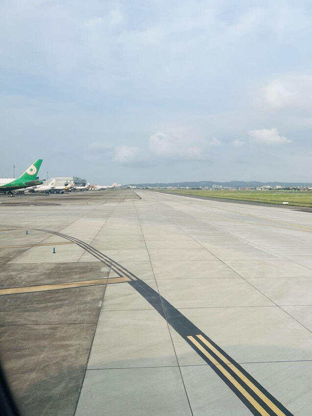 開箱長榮航空商務艙台北飛沖繩那霸