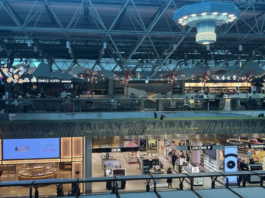 開箱長榮航空商務艙台北飛沖繩那霸