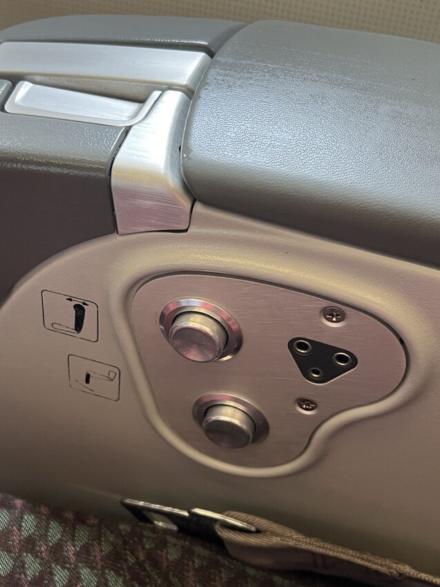 開箱長榮航空商務艙台北飛沖繩那霸