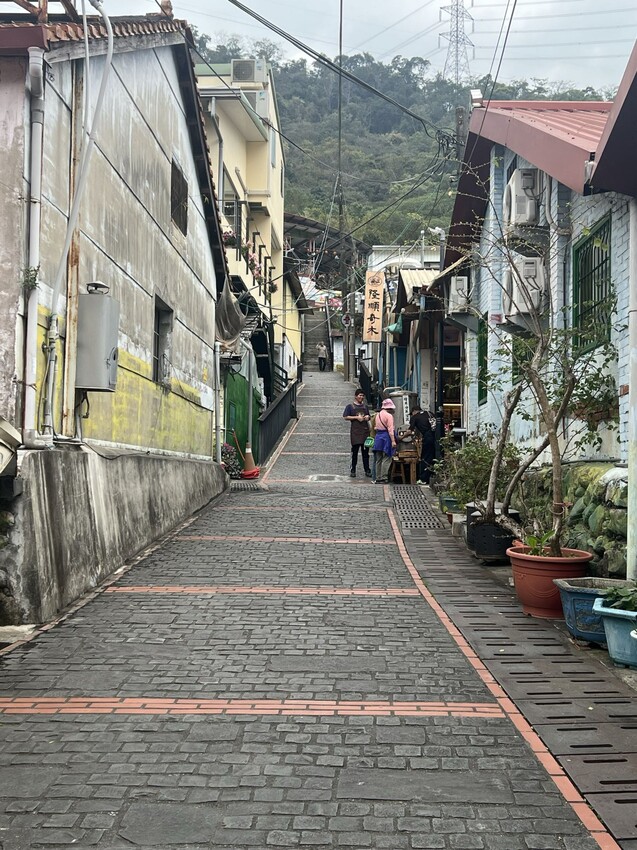南投車埕火車站：車埕貯木池環湖步道、車埕木業展示館（休館中）、車埕車站、車埕鐵道觀光小學堂、路易莎咖啡、木茶房木桶便當
