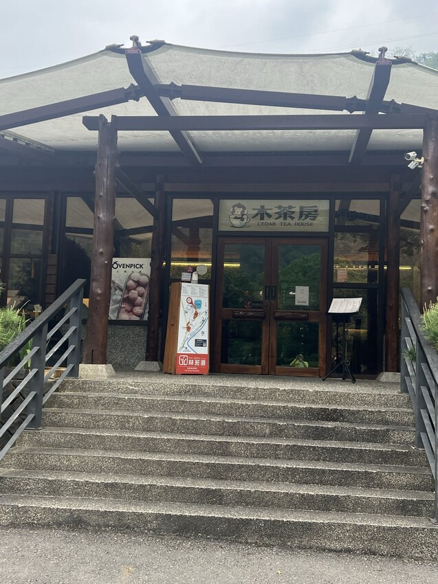 南投車埕火車站：車埕貯木池環湖步道、車埕木業展示館（休館中）、車埕車站、車埕鐵道觀光小學堂、路易莎咖啡、木茶房木桶便當