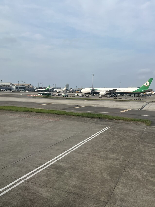 開箱長榮航空商務艙台北飛沖繩那霸