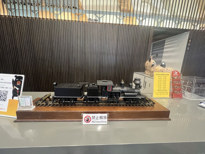 南投車埕火車站：車埕貯木池環湖步道、車埕木業展示館（休館中）、車埕車站、車埕鐵道觀光小學堂、路易莎咖啡、木茶房木桶便當