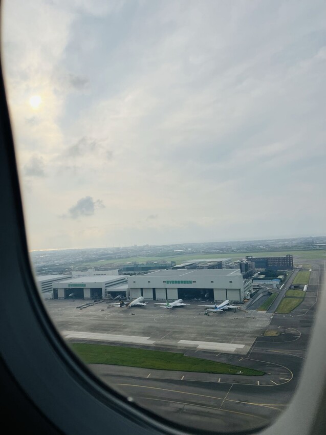 開箱長榮航空商務艙台北飛沖繩那霸