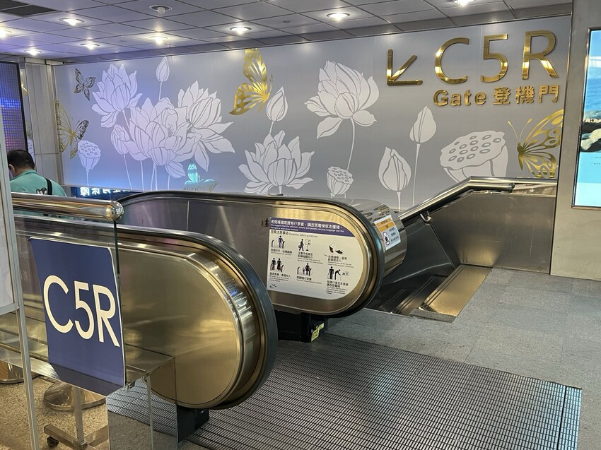 開箱長榮航空商務艙台北飛沖繩那霸